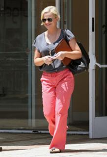 Amy Poehler feet photo thumbnail