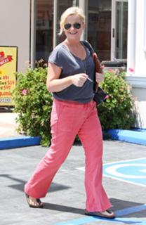 Amy Poehler feet photo thumbnail