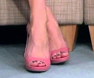 Amy Robach feet photo thumbnail