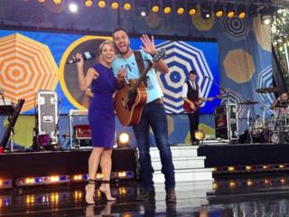Amy Robach feet photo thumbnail