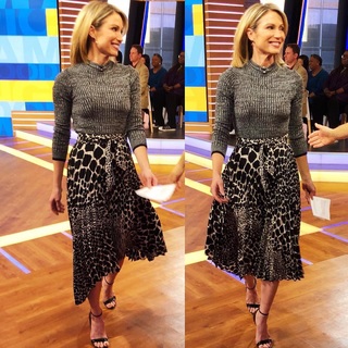 Amy Robach feet photo thumbnail