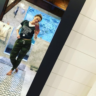Amy Robach feet photo thumbnail