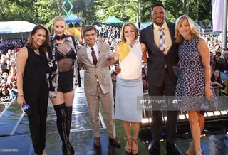 Amy Robach feet photo thumbnail