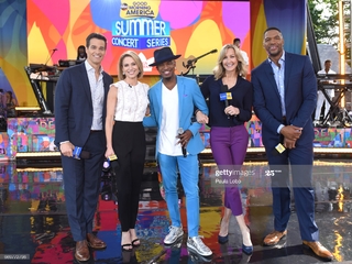 Amy Robach feet photo thumbnail