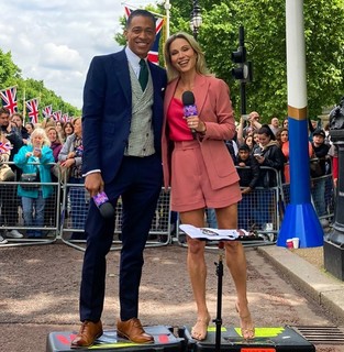 Amy Robach feet photo thumbnail