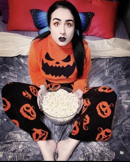 Amy Roberts feet photo 13