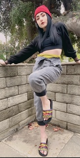 Amy Roberts feet photo 12