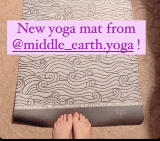 Amy Roberts feet photo 9