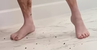 Amy Roberts feet photo 8