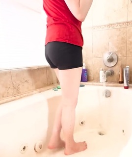 Amy Roberts feet photo 17