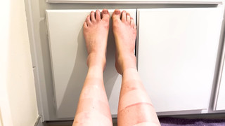 Amy Roberts feet photo 1