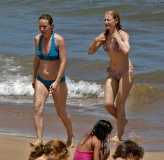Amy Ryan feet photo thumbnail