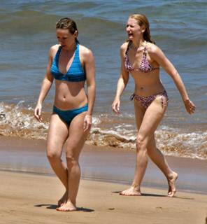 Amy Ryan feet photo thumbnail