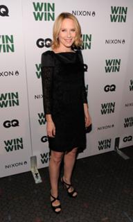 Amy Ryan feet photo thumbnail