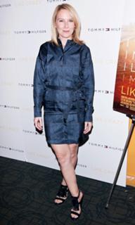 Amy Ryan feet photo thumbnail