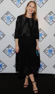 Amy Ryan feet photo thumbnail