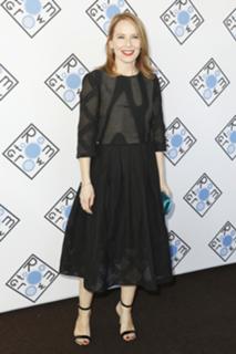 Amy Ryan feet photo thumbnail