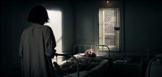 Amy Ryan feet photo thumbnail