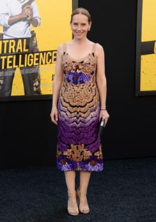 Amy Ryan feet photo thumbnail
