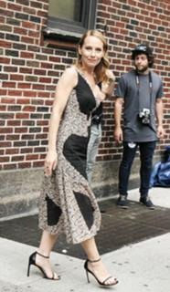 Amy Ryan feet photo thumbnail