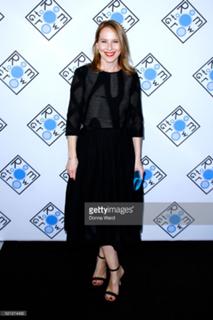 Amy Ryan feet photo thumbnail