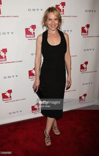 Amy Ryan feet photo thumbnail