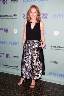 Amy Ryan feet photo thumbnail