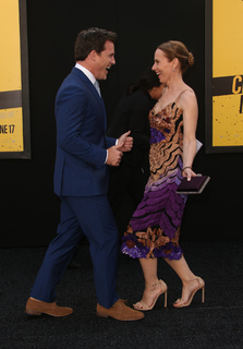 Amy Ryan feet photo thumbnail