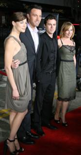 Amy Ryan feet photo thumbnail