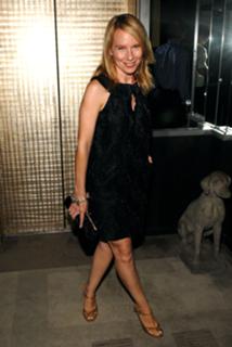 Amy Ryan feet photo thumbnail
