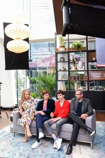Amy Ryan feet photo thumbnail
