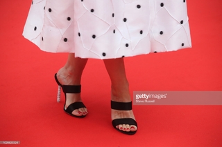Amy Ryan feet photo thumbnail