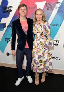 Amy Ryan feet photo thumbnail