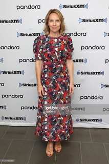 Amy Ryan feet photo thumbnail