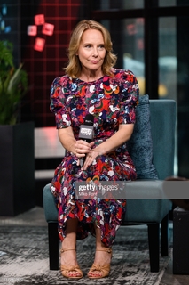 Amy Ryan feet photo thumbnail