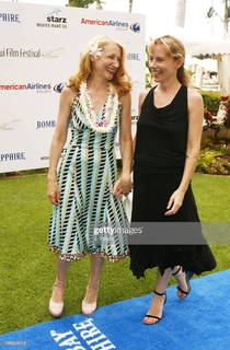 Amy Ryan feet photo thumbnail
