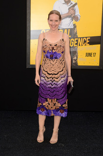 Amy Ryan feet photo thumbnail