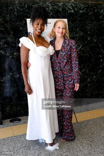 Amy Ryan feet photo thumbnail