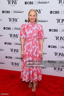 Amy Ryan feet photo thumbnail