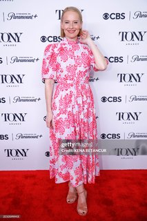 Amy Ryan feet photo thumbnail