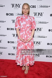 Amy Ryan feet photo thumbnail