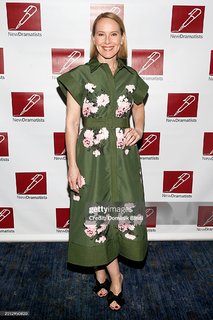 Amy Ryan feet photo thumbnail