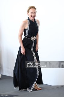 Amy Ryan feet photo thumbnail