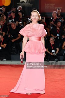 Amy Ryan feet photo thumbnail