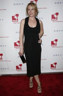 Amy Ryan feet photo thumbnail