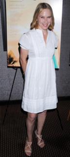 Amy Ryan feet photo thumbnail