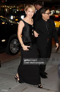 Amy Ryan feet photo 4