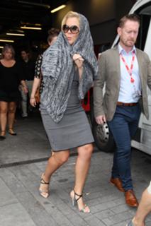 Amy Schumer feet photo thumbnail