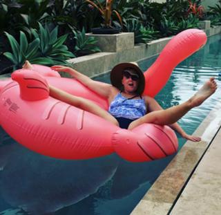 Amy Schumer feet photo thumbnail