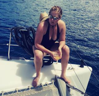 Amy Schumer feet photo thumbnail